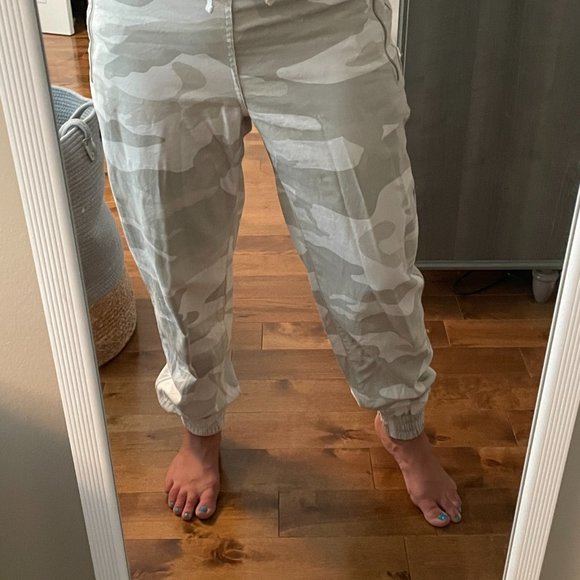 Aritzia cargo pants - Picture 3 of 3